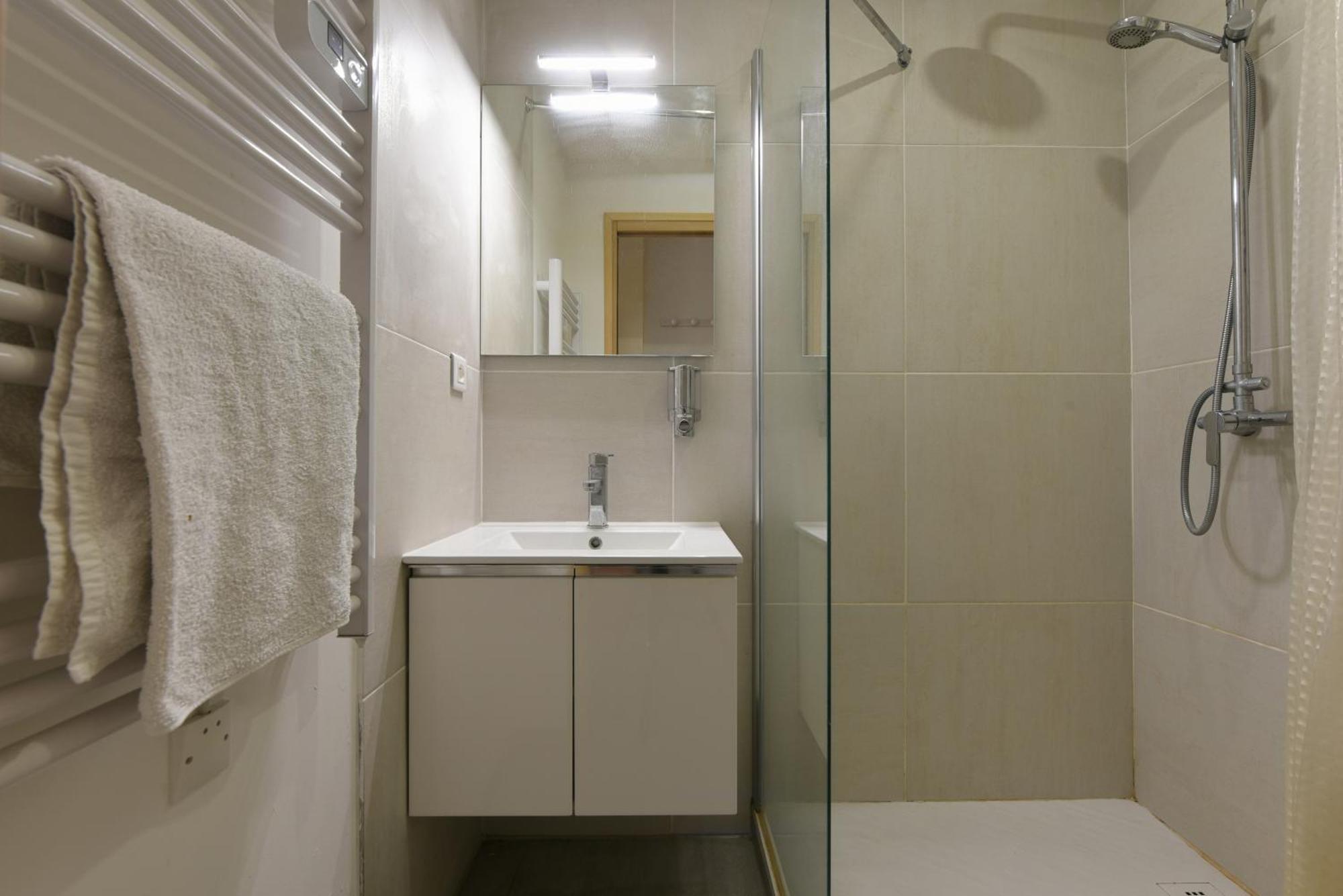 Provencal Studio Netflix Appart-Hotel-Provence La Fare-les-Oliviers المظهر الخارجي الصورة