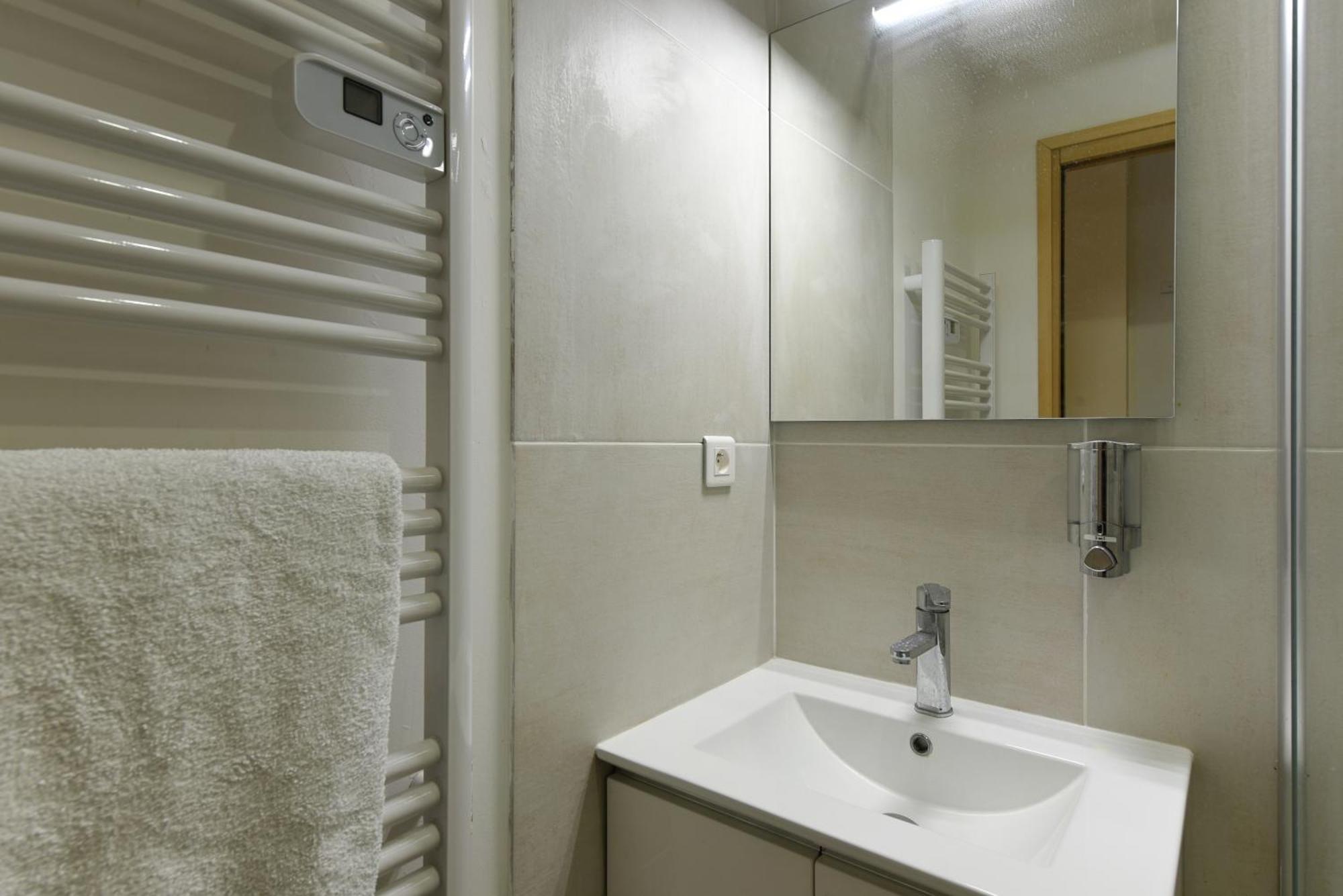Provencal Studio Netflix Appart-Hotel-Provence La Fare-les-Oliviers المظهر الخارجي الصورة
